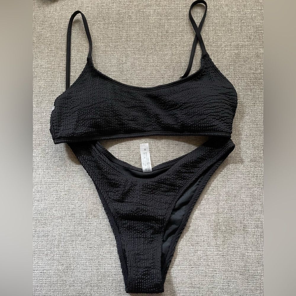 Unbranded bikini set black Looks like Good American but can’t be sure SZ M NEW